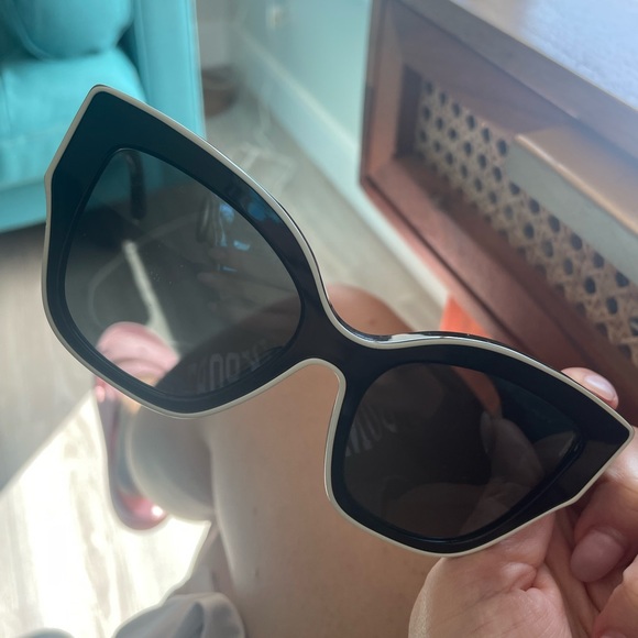 TORY BURCH CAT EYE SUNGLASSES GREAT CONDITION - Picture 3 of 12